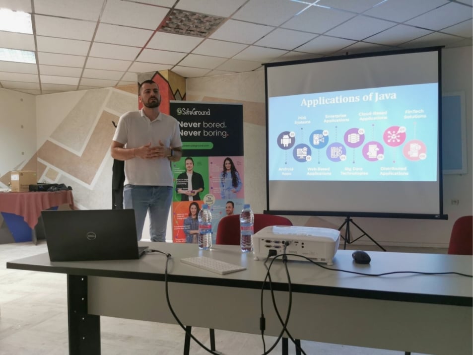 Сблъсък на технологии: Java vs. JavaScript – кое да изберем